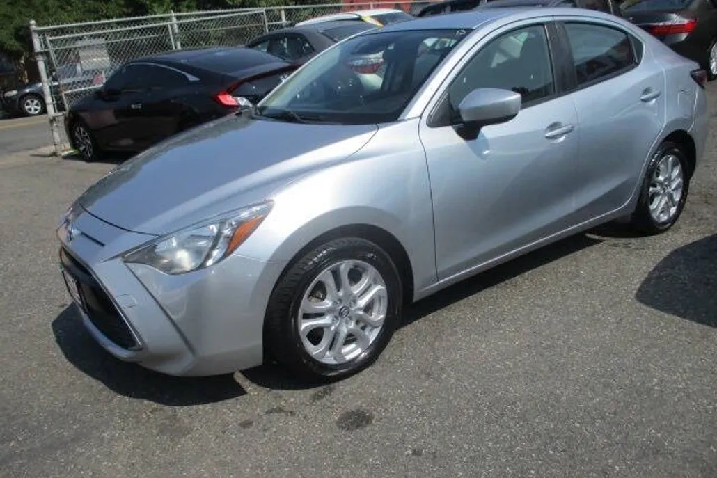 2017 Toyota Yaris iA photo 1