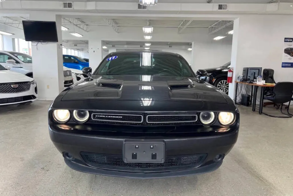 2017 Dodge Challenger SXT photo 1