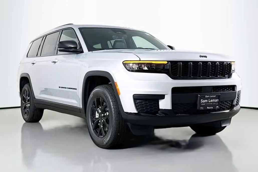 2025 Jeep Grand Cherokee Laredo Altitude photo 1