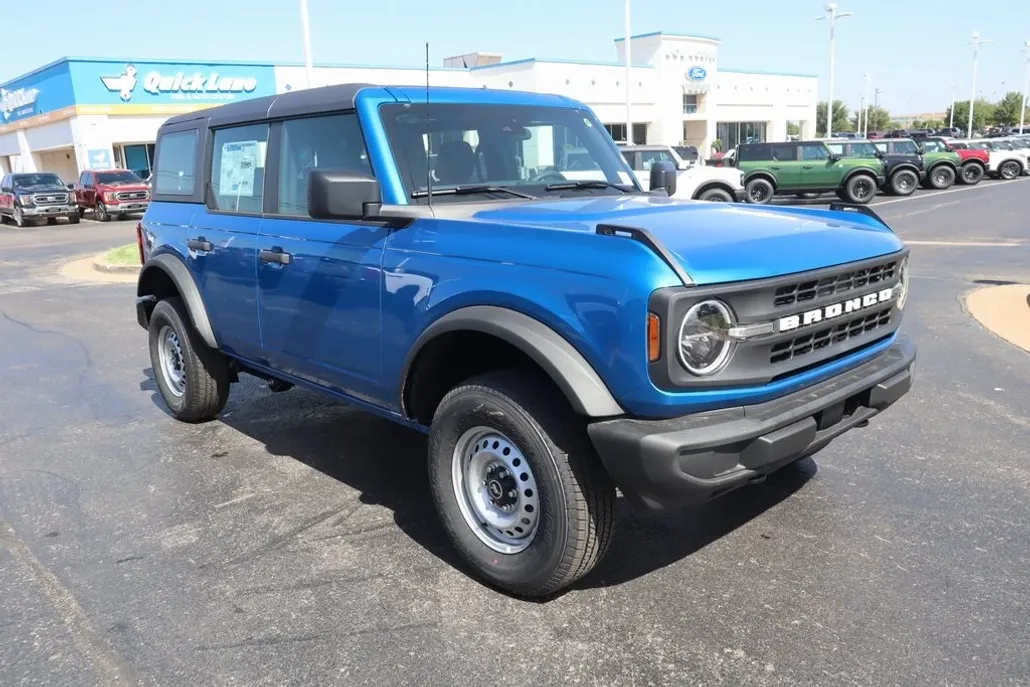 2025 Ford Bronco Base photo 1