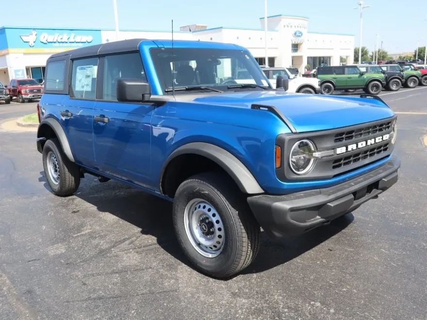 2025 Ford Bronco Base photo 1