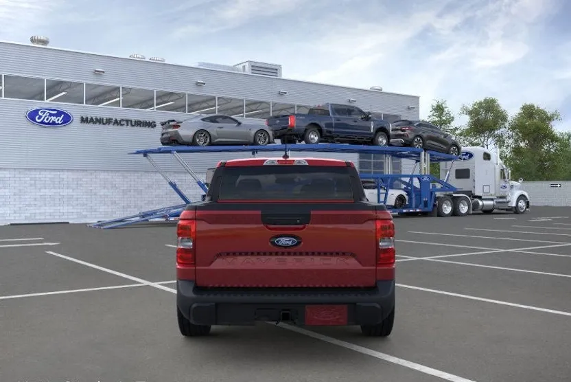 2025 Ford Maverick XLT photo 1