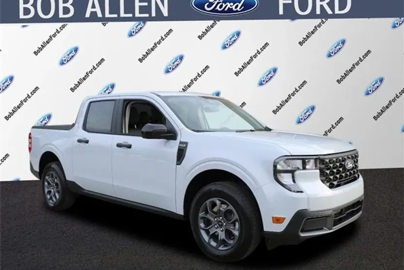 2025 Ford Maverick XLT photo 1