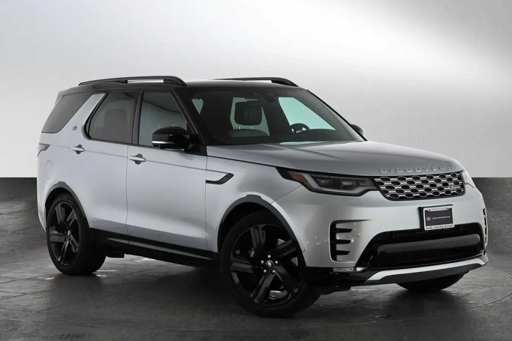 2024 Land Rover Discovery Metropolitan Edition photo 1