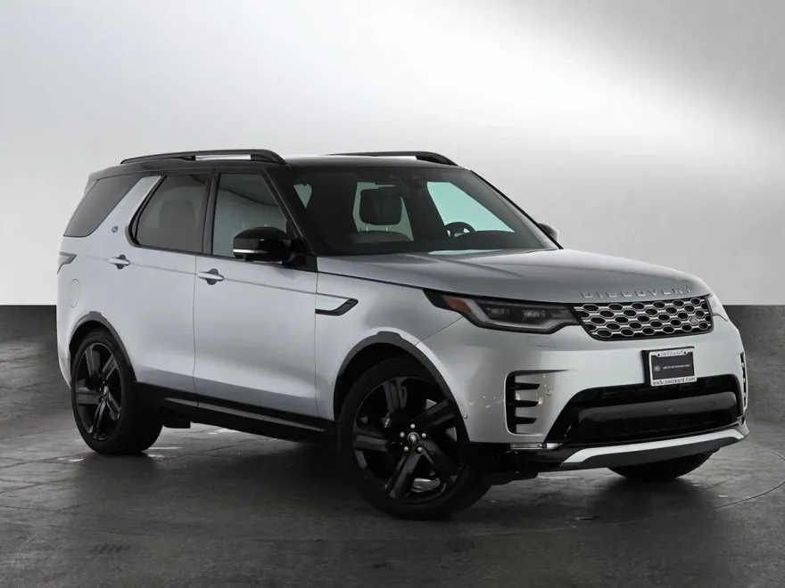 2024 Land Rover Discovery Metropolitan Edition photo 1