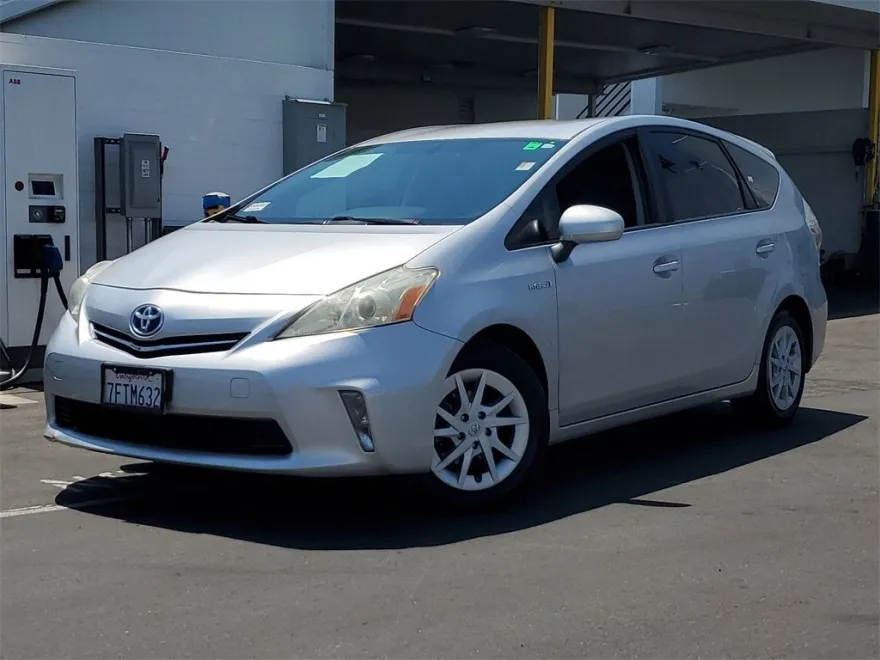2014 Toyota Prius V Two photo 1