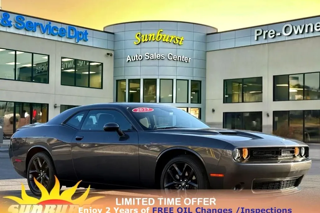 2023 Dodge Challenger SXT photo 1
