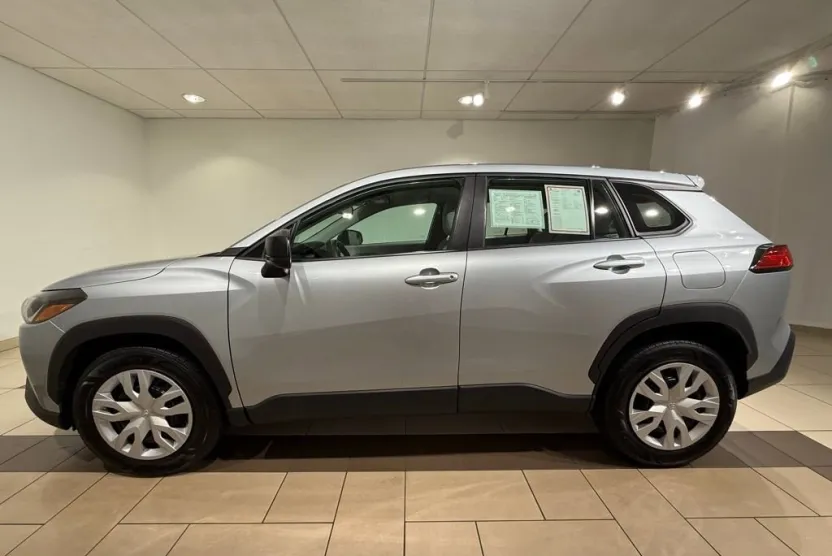 2023 Toyota Corolla Cross L photo 1