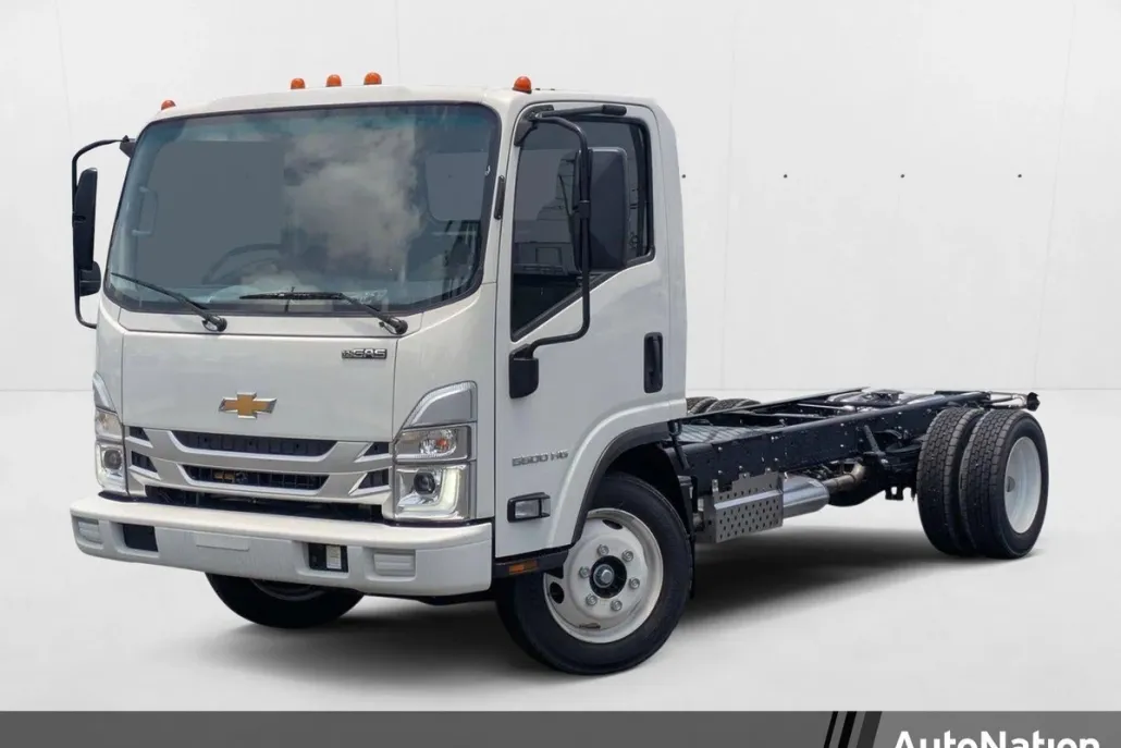 2025 Chevrolet Silverado photo 1