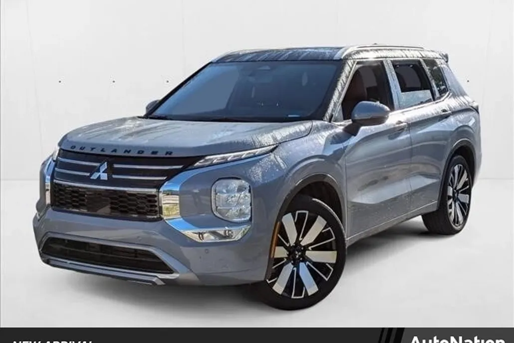 2025 Mitsubishi Outlander SEL photo 1