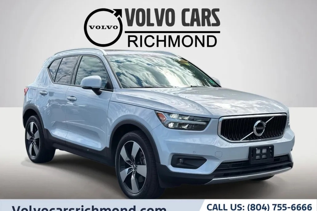 2021 Volvo XC40 Momentum photo 1
