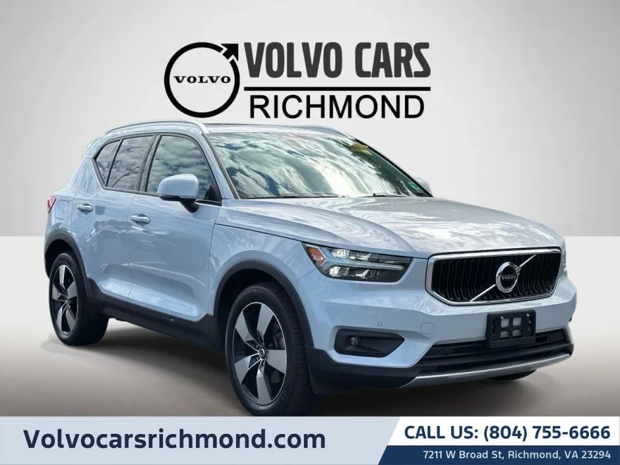 2021 Volvo XC40 Momentum photo 1