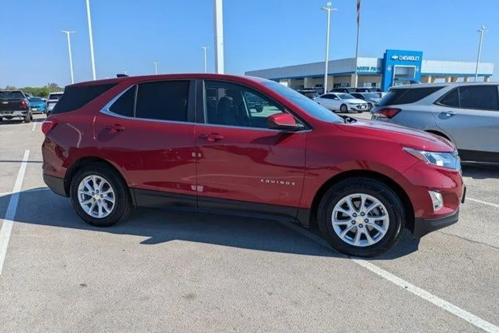 2021 Chevrolet Equinox LT photo 1