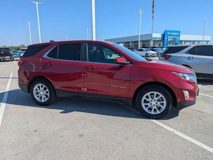 2021 Chevrolet Equinox LT photo 1