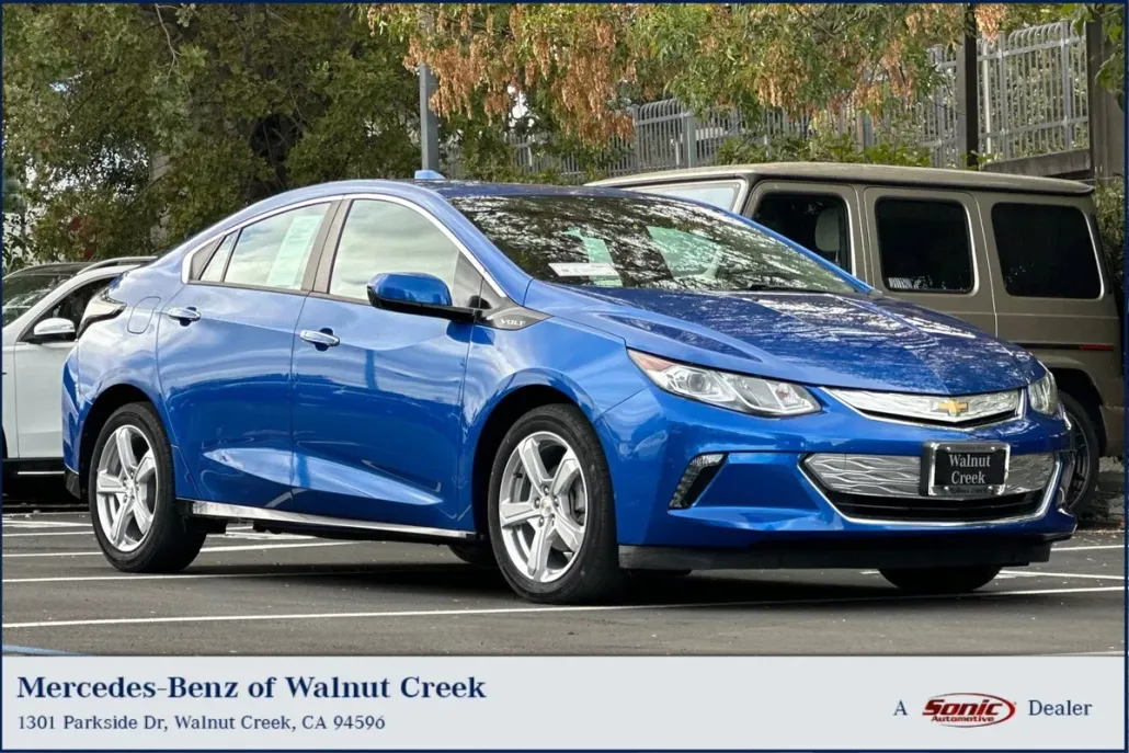 2017 Chevrolet Volt LT photo 1