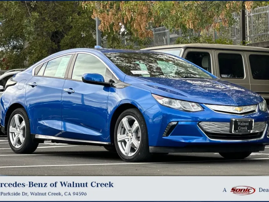 2017 Chevrolet Volt LT photo 1