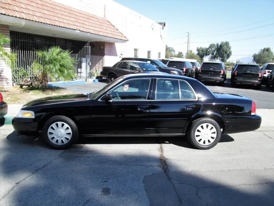 2004 Ford Crown Victoria Police Interceptor photo 1
