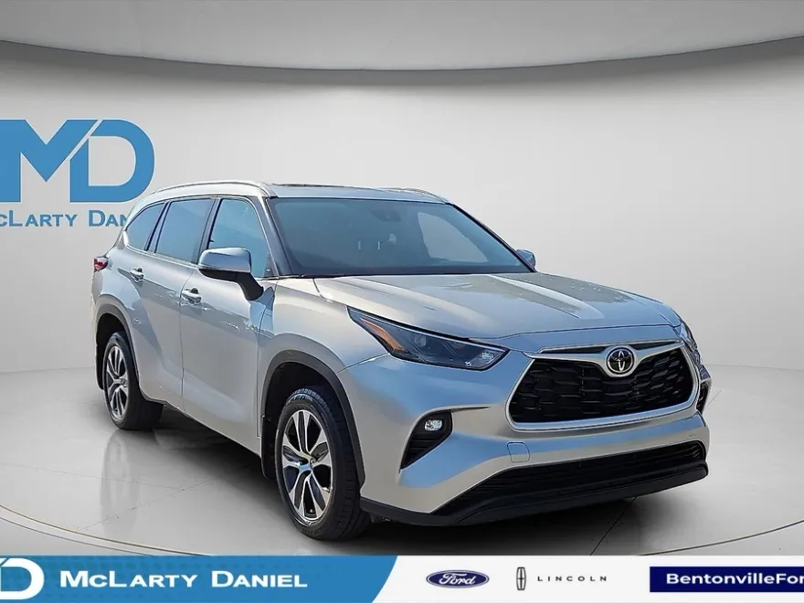 2023 Toyota Highlander L photo 1
