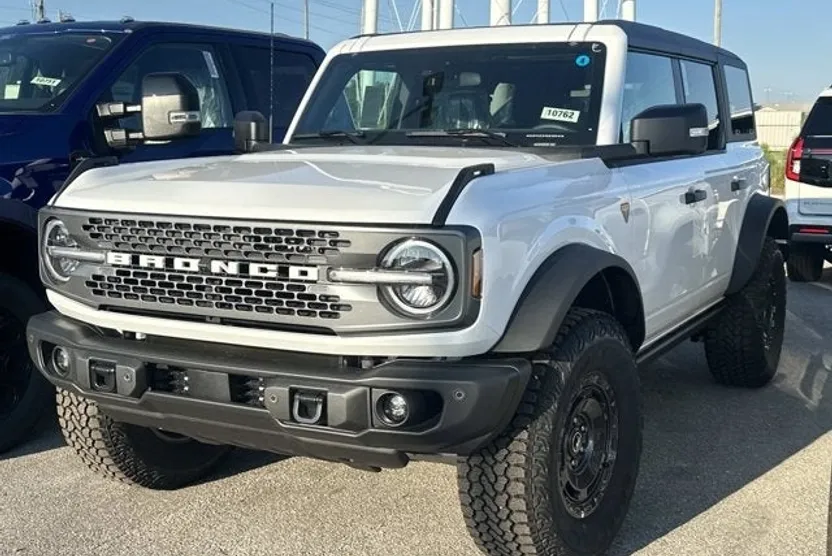 2025 Ford Bronco Badlands photo 1