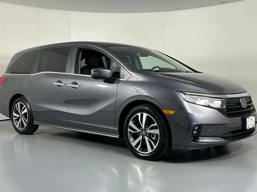 2024 Honda Odyssey Touring photo 1