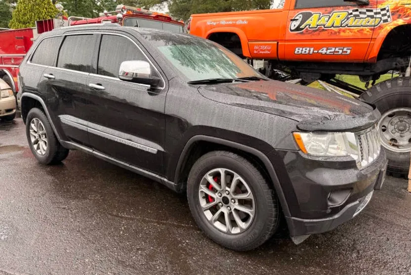 2011 Jeep Grand Cherokee Overland photo 1