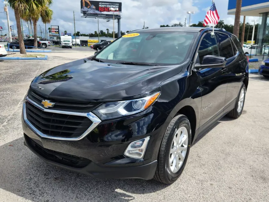 2020 Chevrolet Equinox LT photo 1