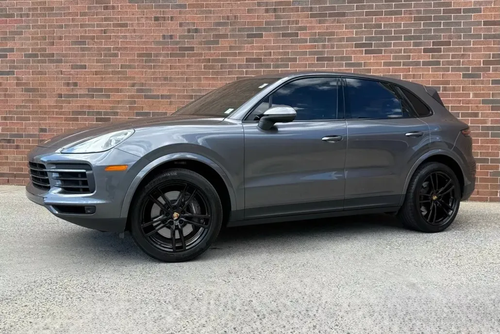 2023 Porsche Cayenne Platinum Edition photo 1