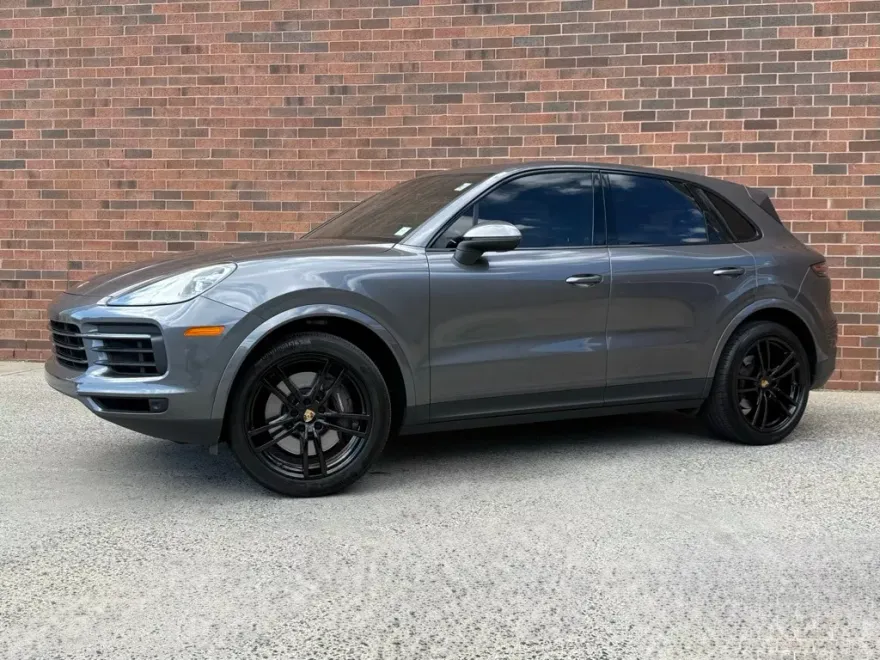 2023 Porsche Cayenne Platinum Edition photo 1