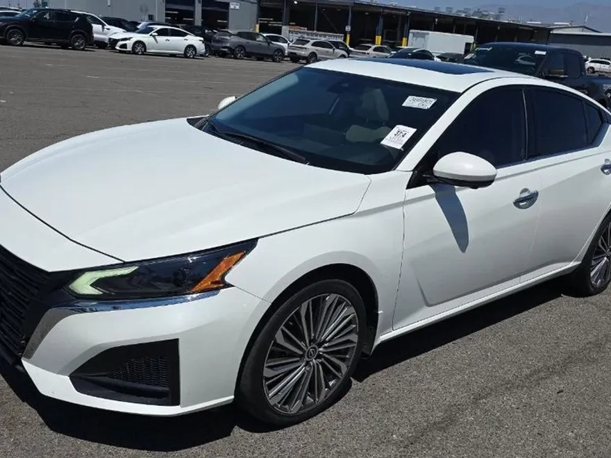 2023 Nissan Altima 2.5 SL photo 1