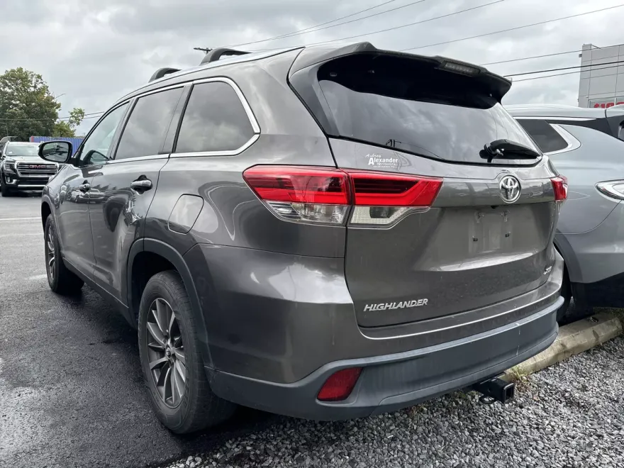 2019 Toyota Highlander XLE photo 1