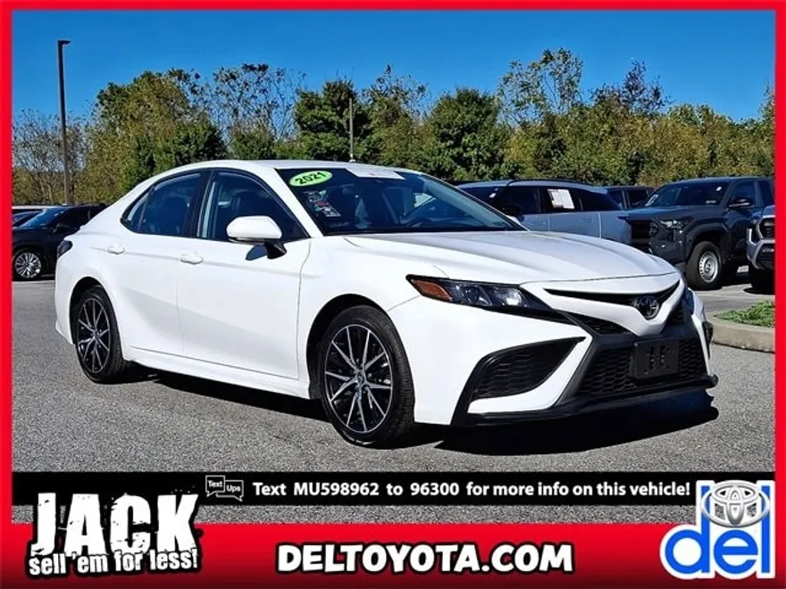 2021 Toyota Camry SE photo 1