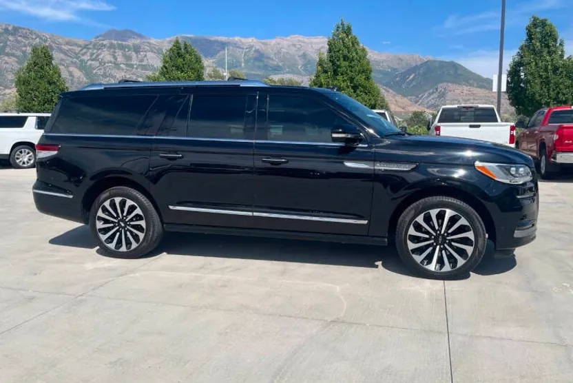 2023 Lincoln Navigator L Reserve photo 1
