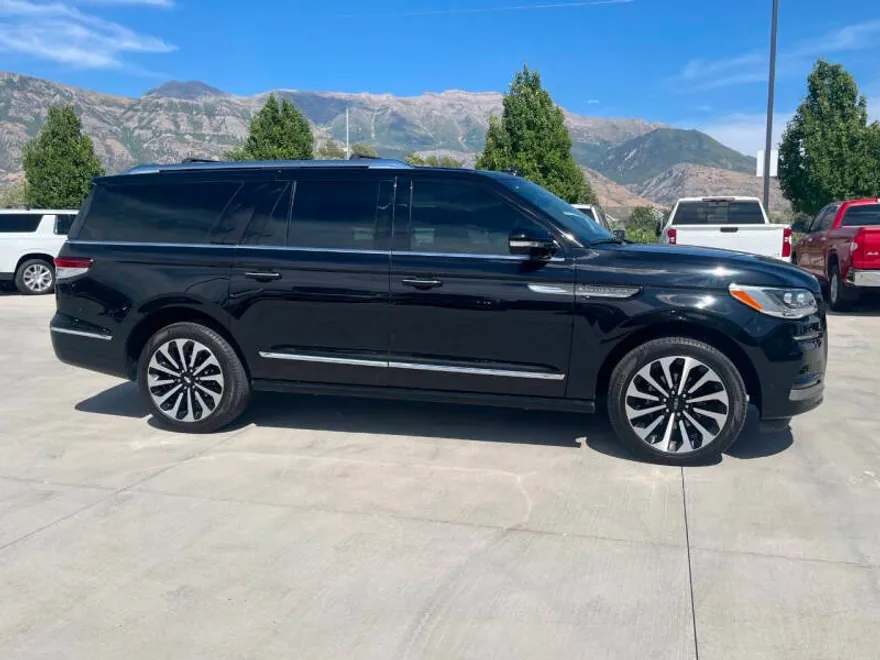 2023 Lincoln Navigator L Reserve photo 1