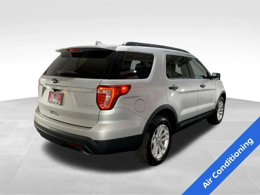 2016 Ford Explorer Base photo 1