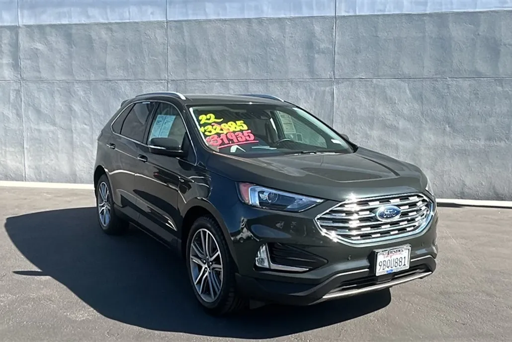 2022 Ford Edge Titanium photo 1