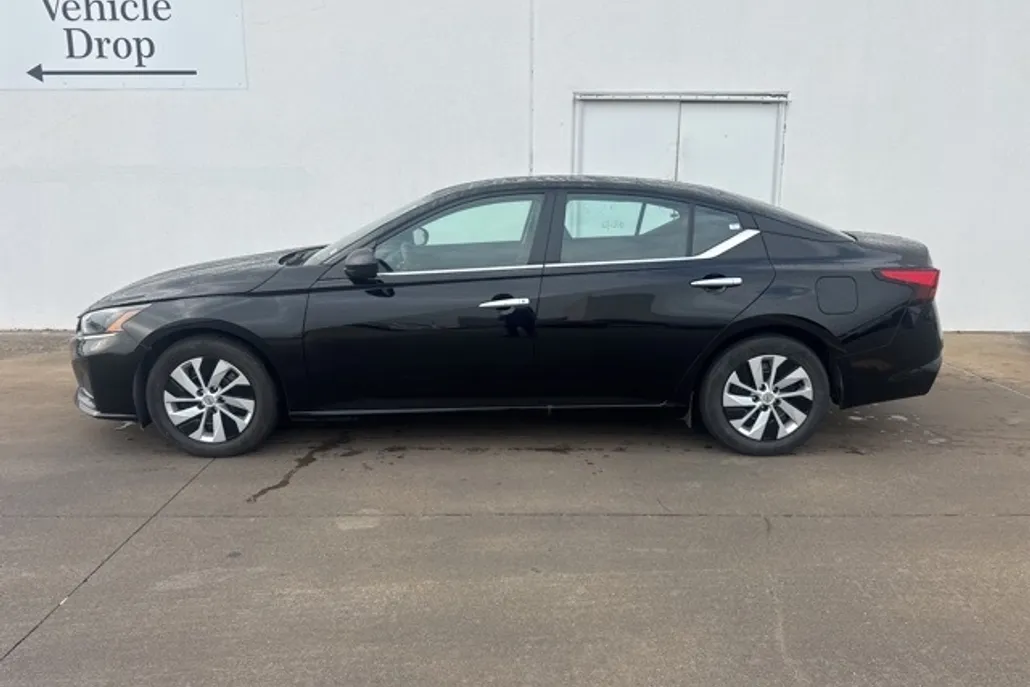 2024 Nissan Altima 2.5 S photo 1