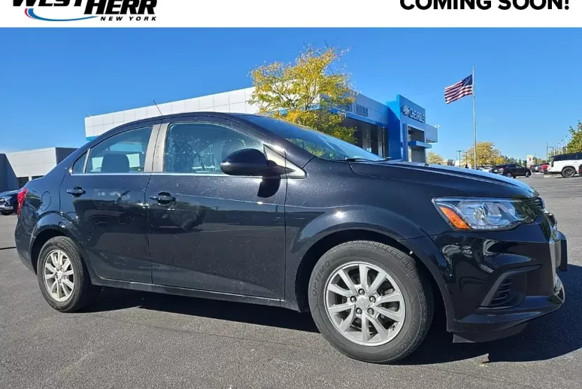 2020 Chevrolet Sonic LT photo 1