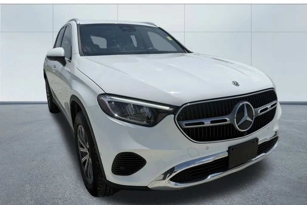 2024 Mercedes Benz GLC 300 photo 1