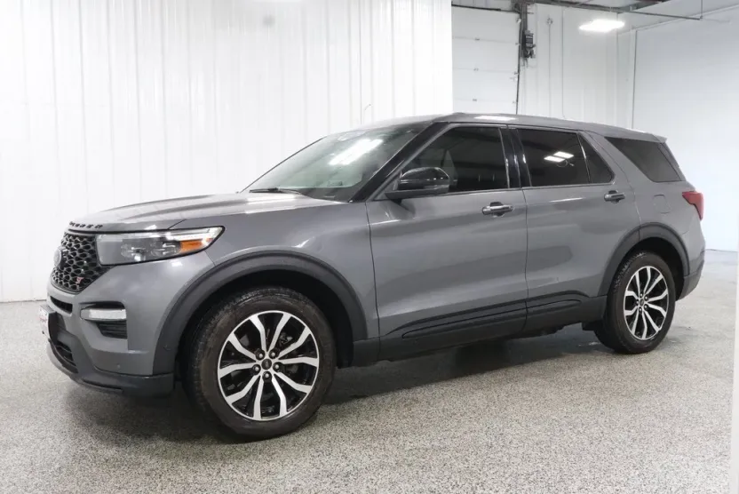 2021 Ford Explorer ST photo 1