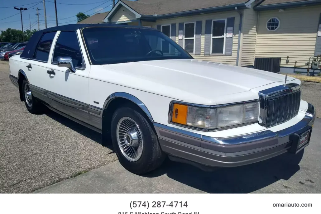 1990 Lincoln Town Car Signature photo 1