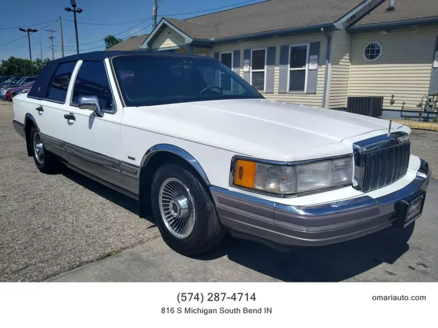 1990 Lincoln Town Car Signature photo 1