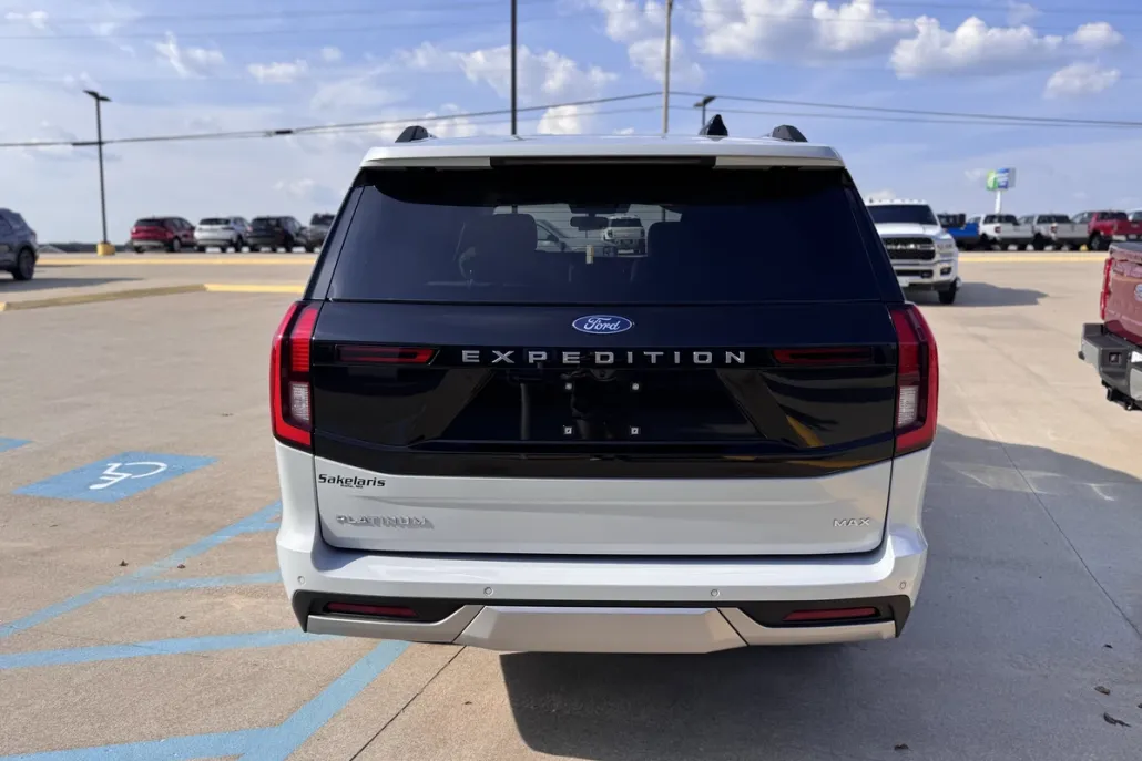 2025 Ford Expedition MAX Platinum photo 1