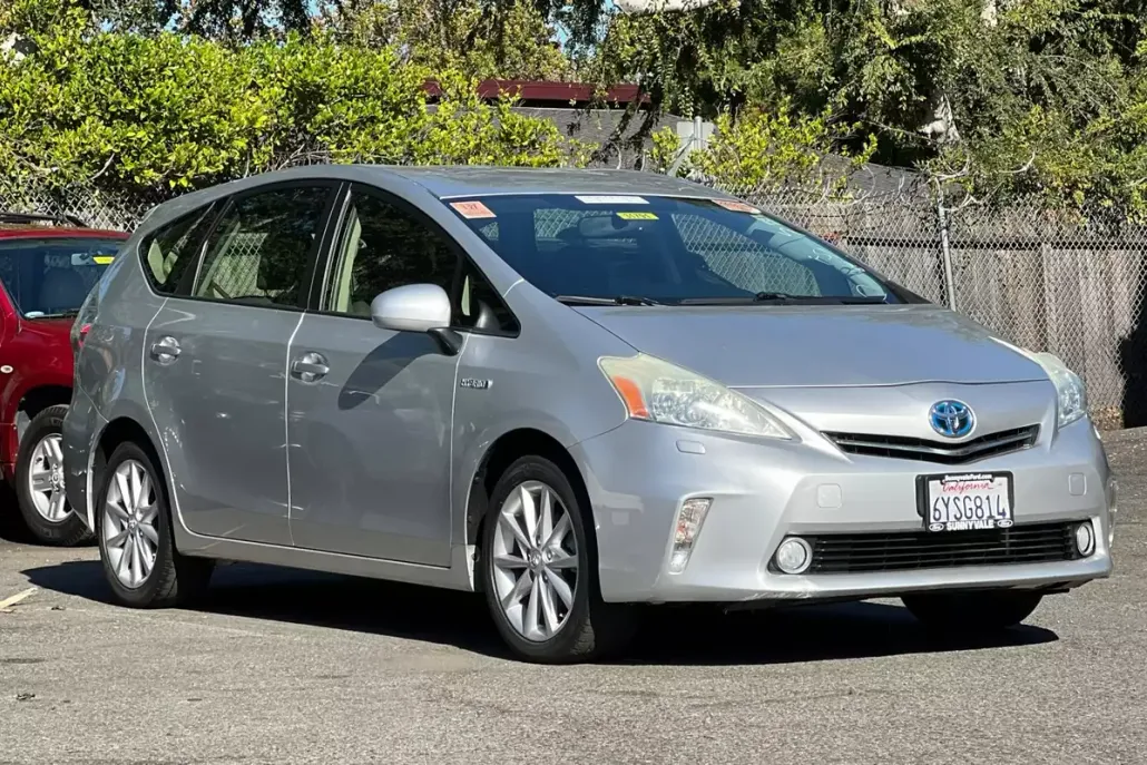 2013 Toyota Prius V Five photo 1