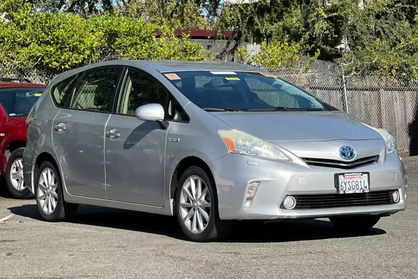 2013 Toyota Prius V Five photo 1