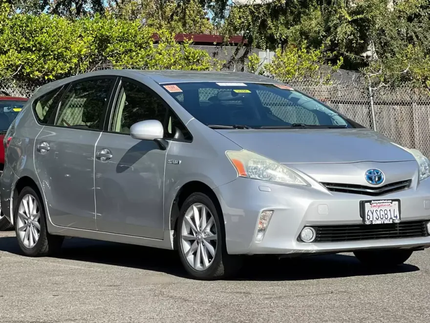 2013 Toyota Prius V Five photo 1