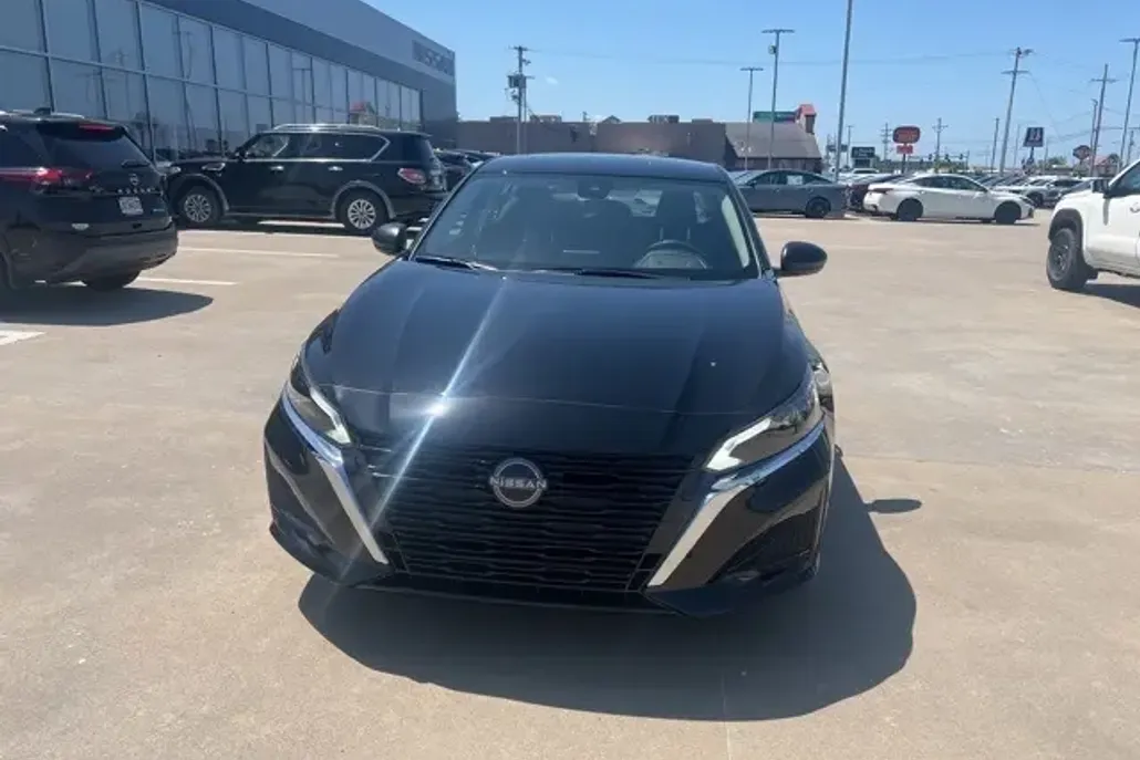 2025 Nissan Sentra SV photo 1