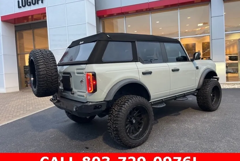 2022 Ford Bronco Badlands photo 1