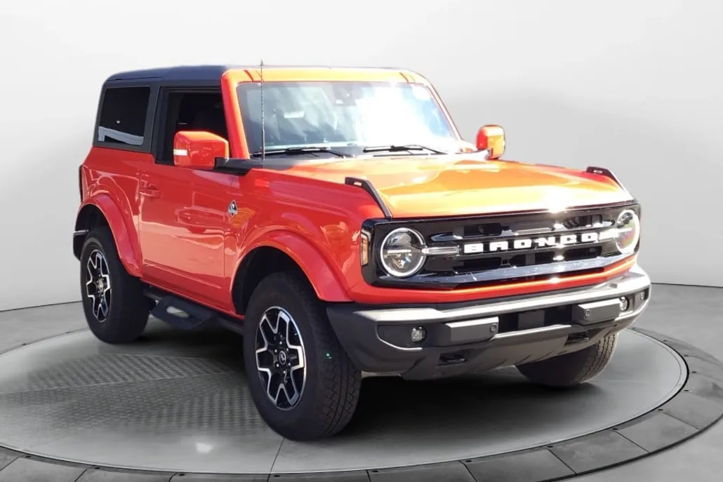 2023 Ford Bronco Outer Banks photo 1