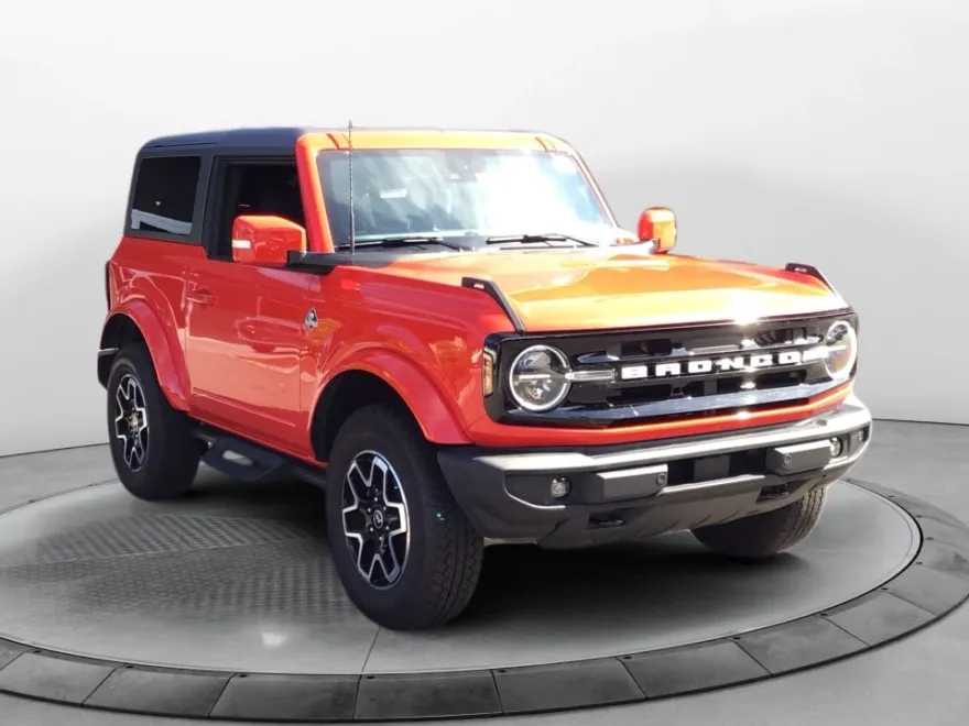 2023 Ford Bronco Outer Banks photo 1