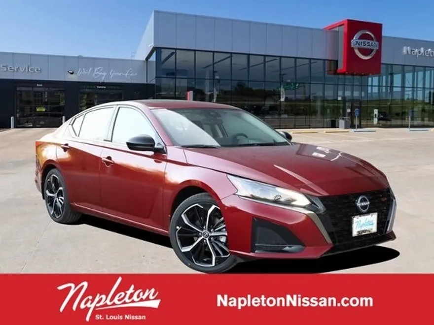 2025 Nissan Altima SR photo 1